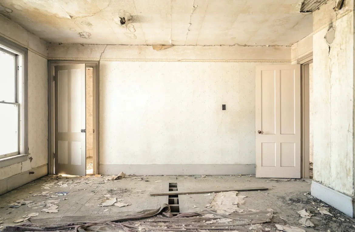 Waste disposal crew managing a cleanout project in Crooked River Ranch